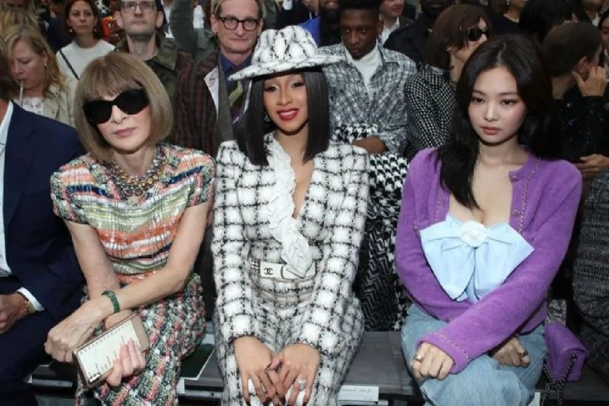รวมลุคฟร้อนต์โรว์ของ 4 สาวสุดฮอต “BLACKPINK” ตบเท้าเข้าร่วมงาน Paris Fashion Week
