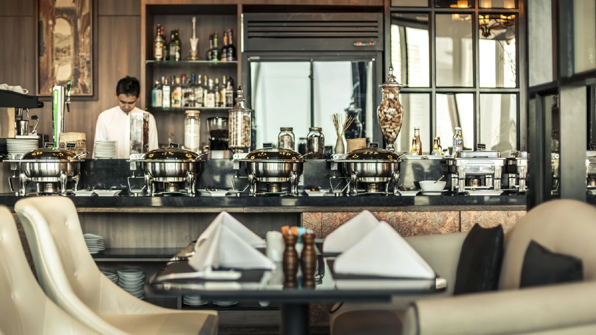 บุฟเฟ่ต์มื้อกลางวันสุดหรู ดูวิวแบบพาโนรามา ที่ Medinii Italian Restaurant