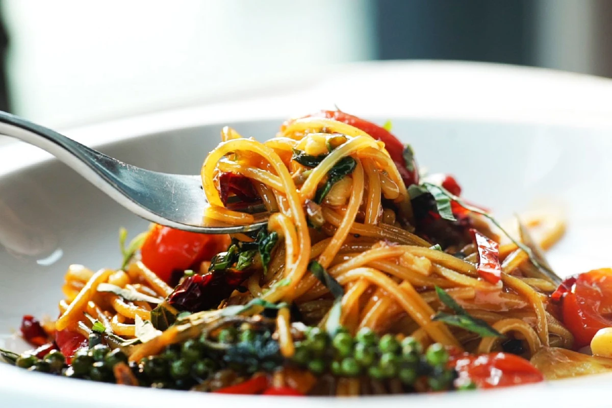 บุฟเฟ่ต์มื้อกลางวันสุดหรู ดูวิวแบบพาโนรามา ที่ Medinii Italian Restaurant