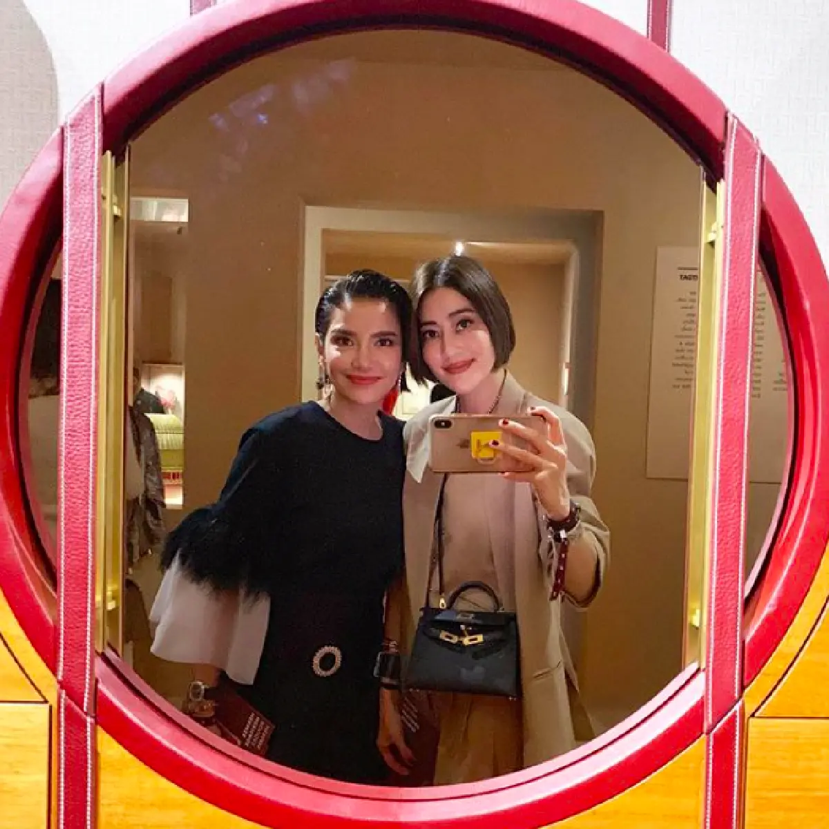 “เจี๊ยบ โสภิตนภา” เปลี่ยนลุคจากผมซอยสั้น มาเป็นผมบ๊อบตรง ที่ทำให้ดูหน้าเด็กขึ้นไปอีก