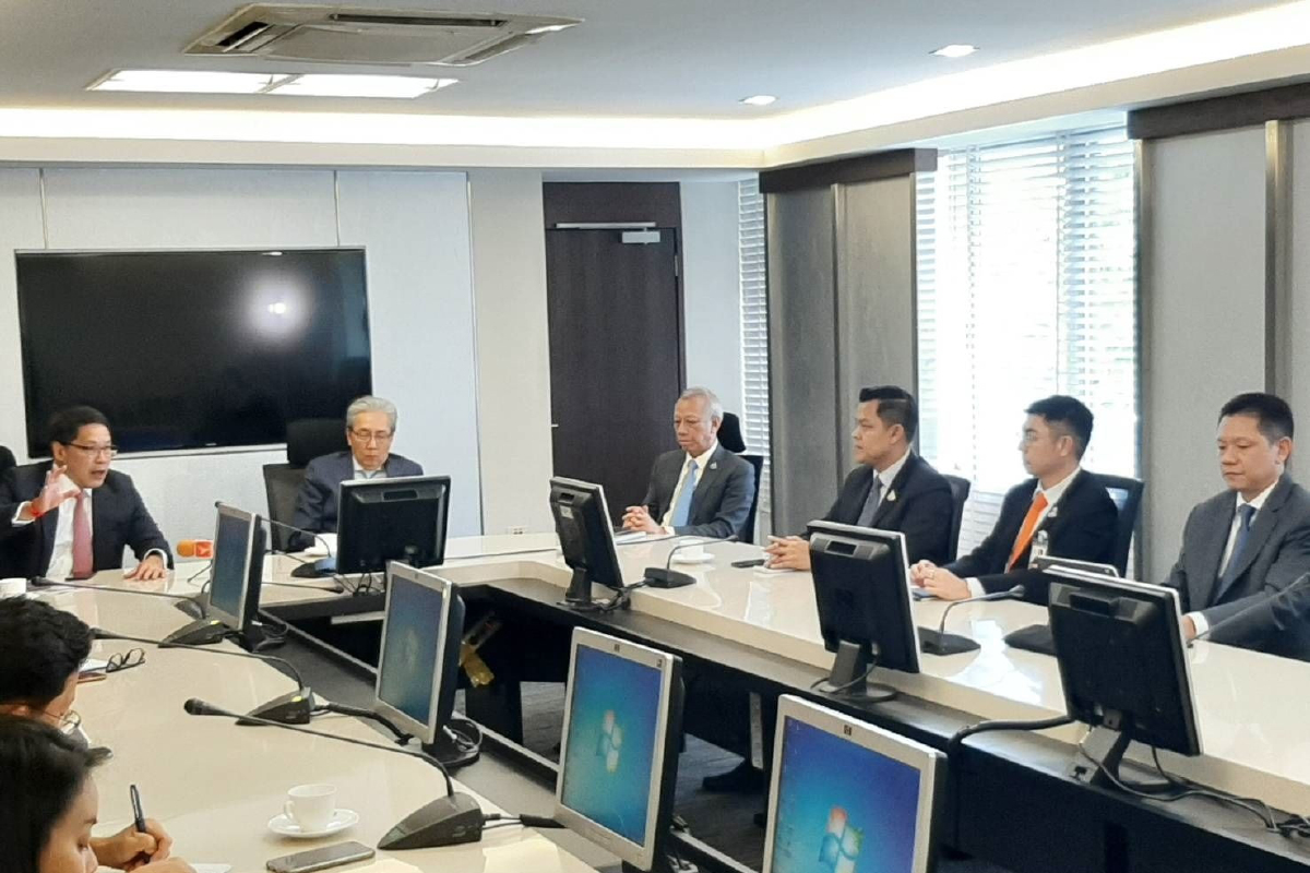 "สมคิด"มาแล้ว!สั่งลุยท่องเที่ยวเต็มสูบหยุดศก.ทรุด "สมคิด"มาแล้ว!สั่งลุยท่องเที่ยวเต็มสูบหยุดศก.ทรุด