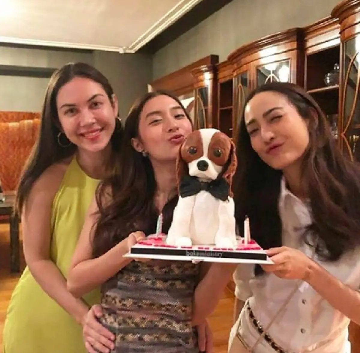 "มิว นิษฐา” สุดเซอร์ไพรส์ หลังแก๊งเพื่อนสนิทจัดปาร์ตี้วันเกิดย้อนหลังให้