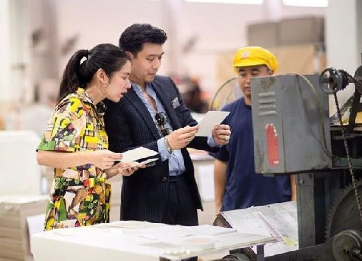 โดนัท มนัสนันท์ เผยภาพการ์ดแต่งงานสวยเก๋พิมพ์แจกแค่ 17 ใบ