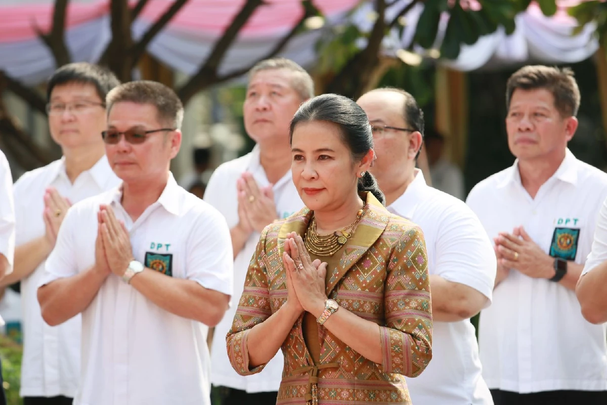 คณะผู้บริหาร ข้าราชการ ลูกจ้าง กรมโยธาธิการและผังเมือง ร่วมจัดงานวันคล้ายวันสถาปนากรมฯ ครบรอบ 17 ปี