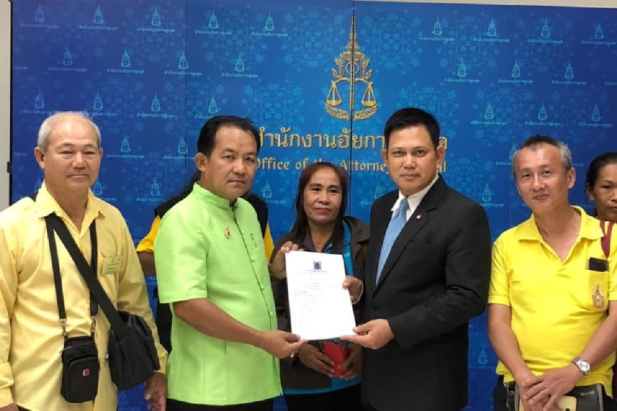 ศรีสุวรรณยื่น "อสส." เสนอศาลสั่งเลิกรณรงค์แก้รธน.มาตรา1 ศรีสุวรรณยื่น "อสส." เสนอศาลสั่งเลิกรณรงค์แก้รธน.มาตรา1