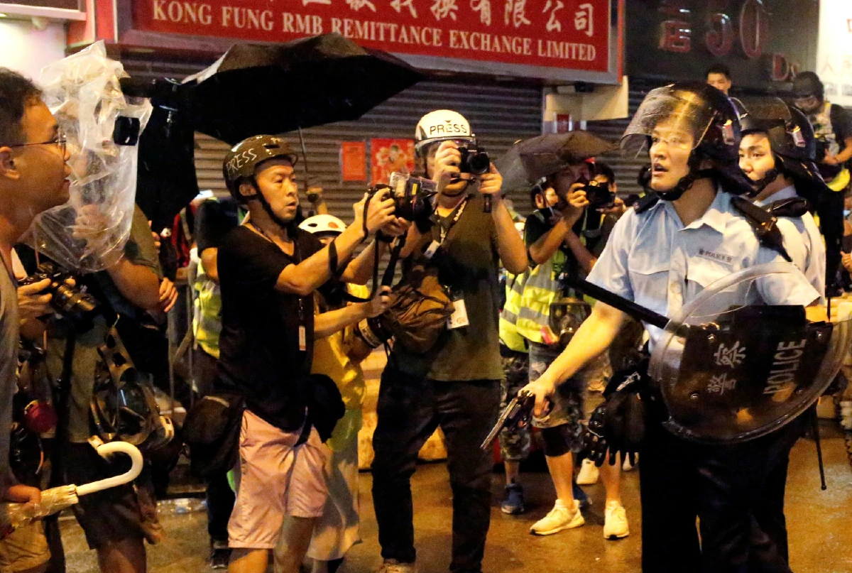 ฮ่องกงผ่อนคลายกฎไฟเขียวให้ตำรวจใช้กระสุนจริง