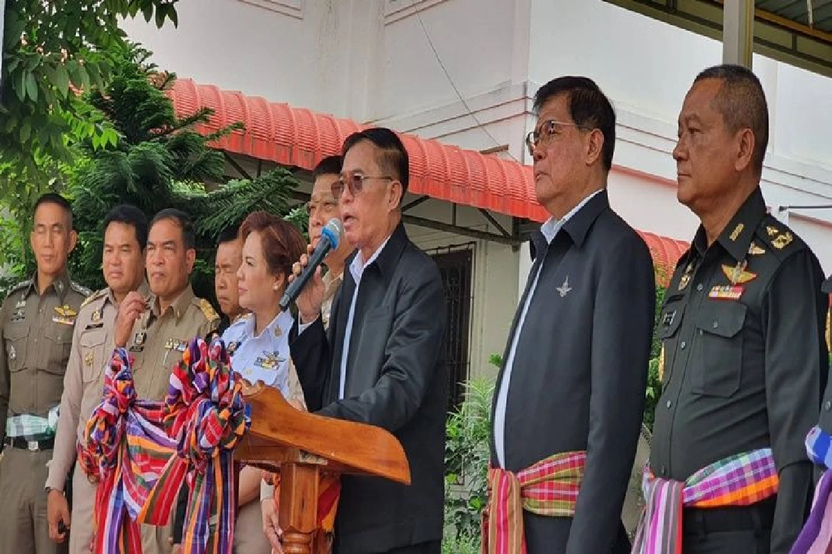 "ประวิตร"ส่งตัวแทนมอบถุงยังชีพผู้ประสบอุทกภัย ย้ำรัฐบาลมีงบช่วย100%