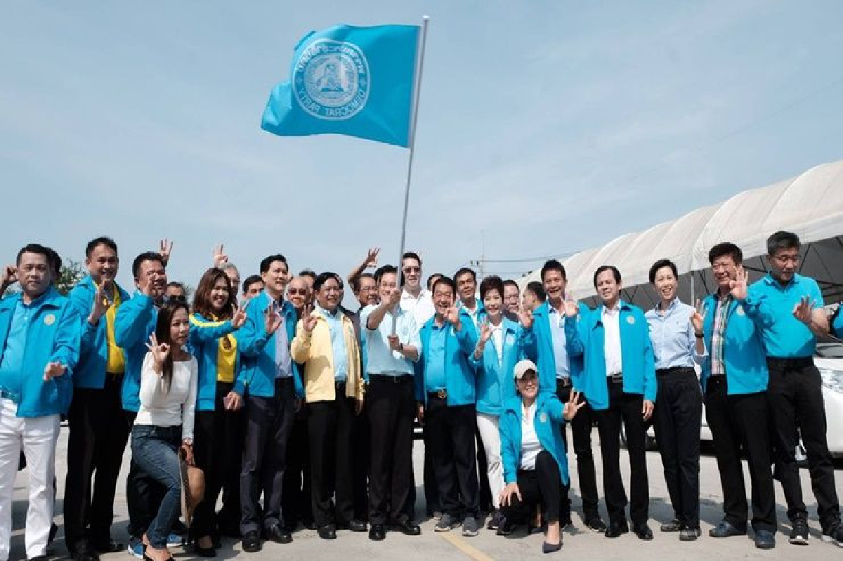 ปชป.ลุยหาเสียงเชื่อชาวสามพราน ให้โอกาส "สุรชัย" ปชป.ลุยหาเสียงเชื่อชาวสามพราน ให้โอกาส "สุรชัย"