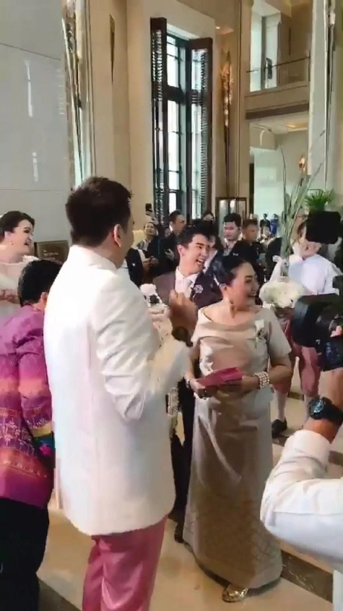 แต่งแล้ววันนี้! ดีเจแมน แห่ขันหมากสู่ขอ ใบเตย อาร์สยาม สุดชื่นมื่น