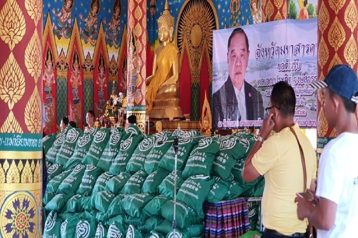 "ประวิตร"ส่งตัวแทนมอบถุงยังชีพผู้ประสบอุทกภัย ย้ำรัฐบาลมีงบช่วย100% "ประวิตร"ส่งตัวแทนมอบถุงยังชีพผู้ประสบอุทกภัย ย้ำรัฐบาลมีงบช่วย100%
