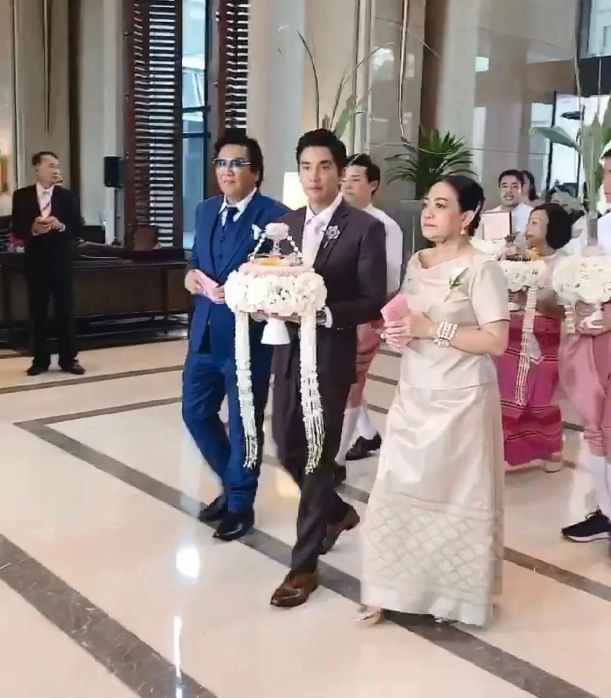 แต่งแล้ววันนี้! ดีเจแมน แห่ขันหมากสู่ขอ ใบเตย อาร์สยาม สุดชื่นมื่น