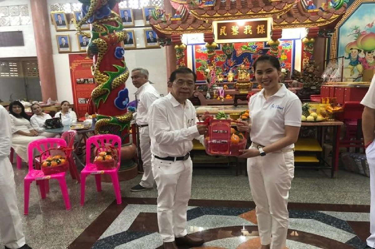 "ธณิกานต์" ร่วมประเพณีทิ้งกระจาดประจำปี 2562 เขตบางซื่อ