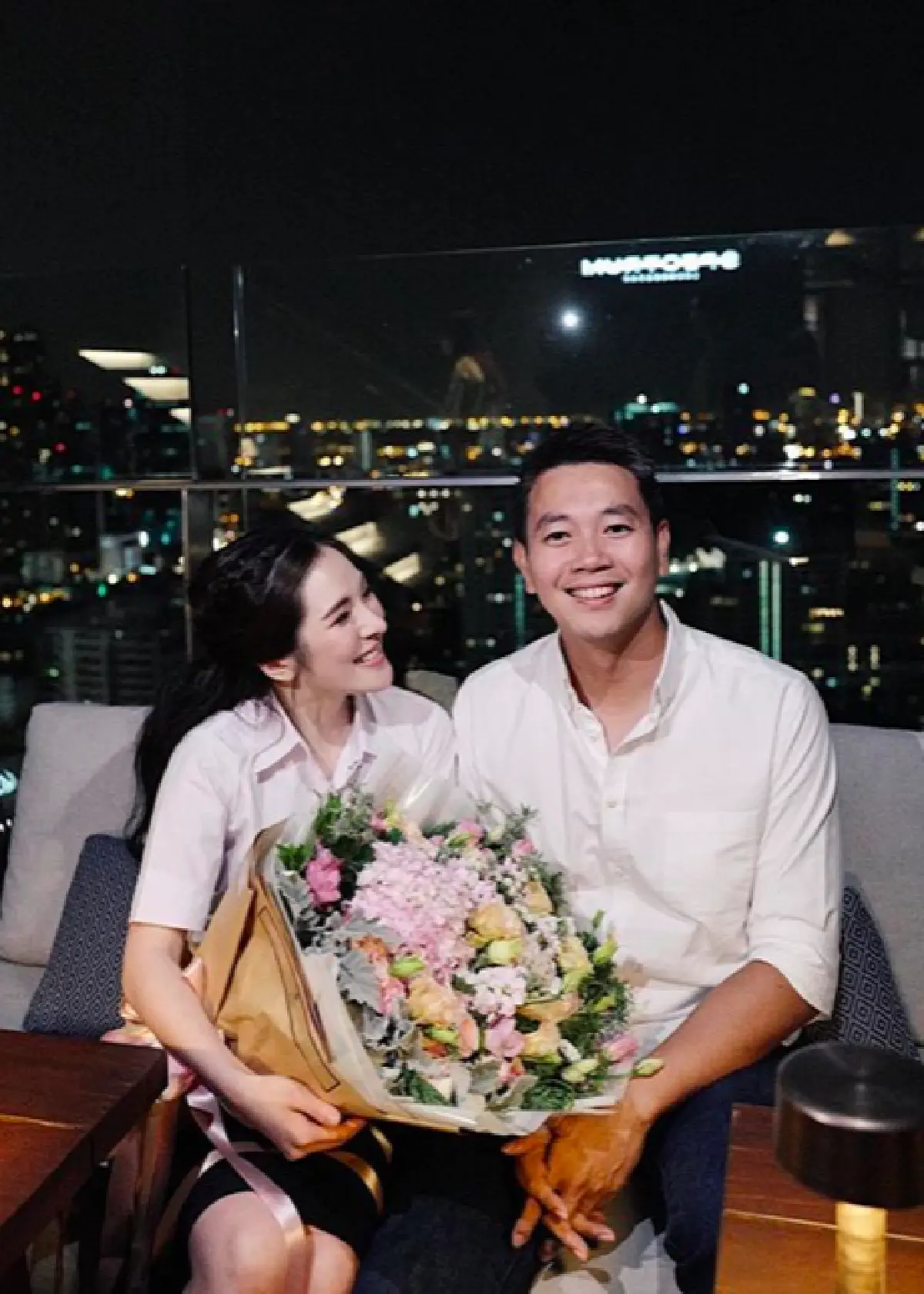 “ปันปัน” สุดแฮปปี้! แฟนหนุ่มรุ่นพี่หอบช่อดอกไม้มาร่วมยินดี พร้อมเผยภาพคู่ครั้งแรก