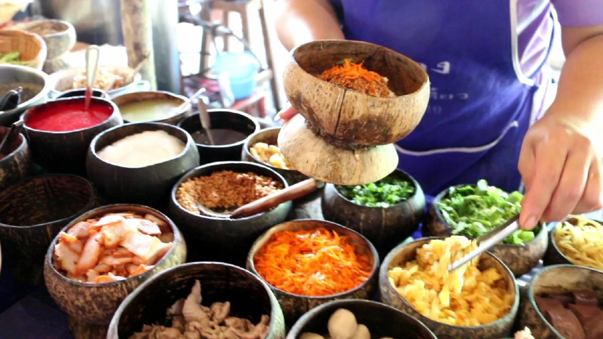 ชวนร่วมทำบุญพระสงฆ์พายเรือบิณฑบาตในตลาดน้ำริเวอร์ไซด์ดงกลาง