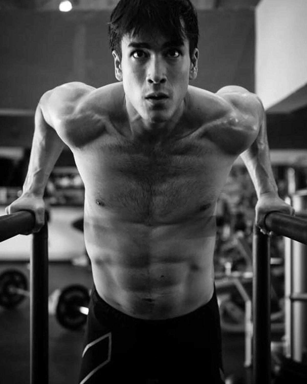 ญาญ่า กรี๊ดแตกจนพิมพ์ไม่ถูก ณเดชน์ ลงรูปถอดเสื้ออวดหุ่นล่ำซิกแพกเน้นๆ