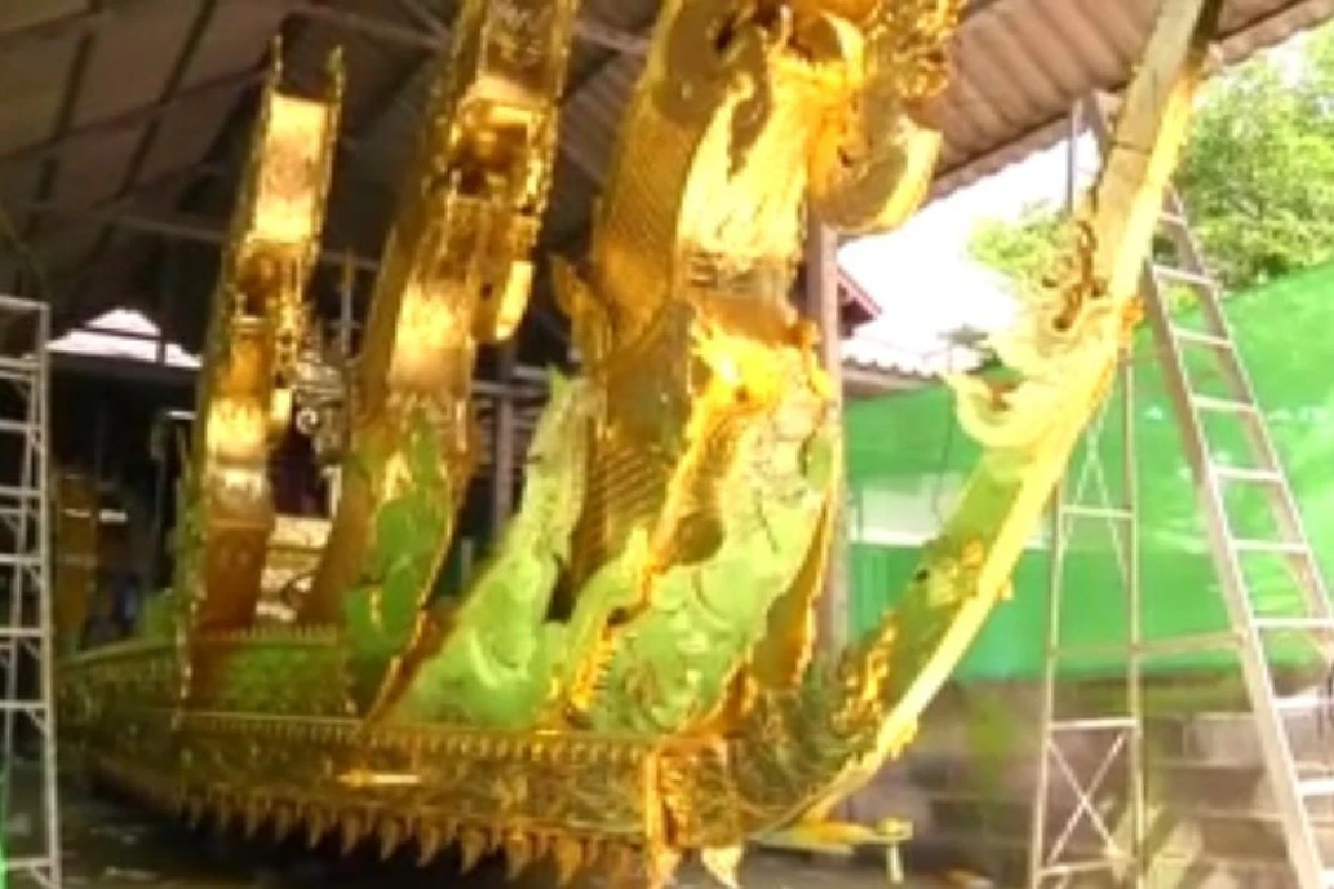 วัดดังสุราษฎร์ฯแต่งรถพนมพระทำจากทองคำเปลว1แสนแผ่น