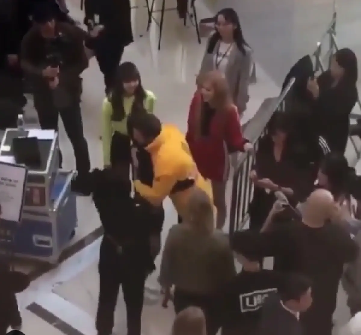 กรี๊ดลั่นเกาหลี! กับโมเมนท์ระหว่าง "David Beckham” และ 4 สาว “BLACKPINK” ในงานอีเว้นท์