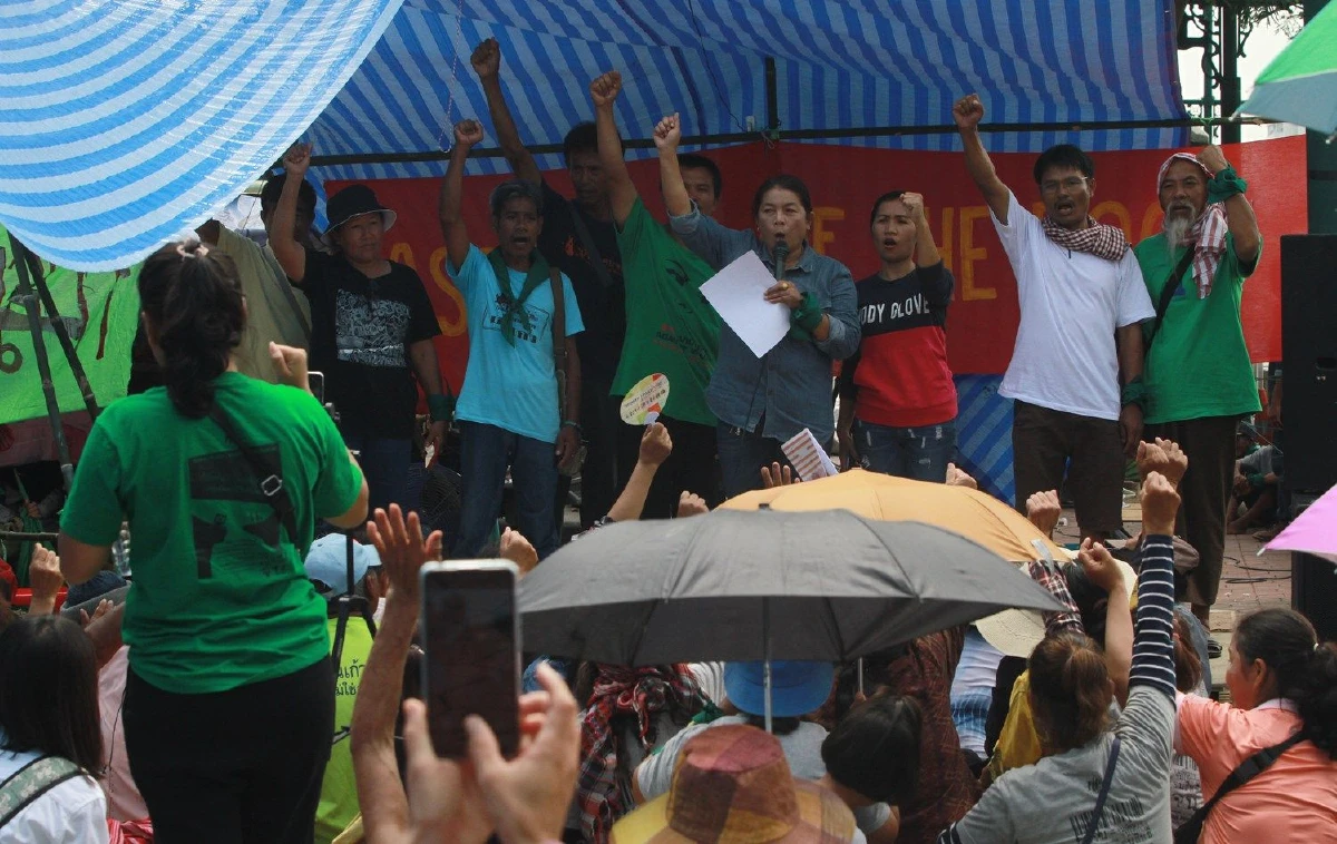 รัฐบาลส่งชุดใหญ่รุดเคลียร์ม็อบสมัชชาคนจนหน้าทำเนียบ