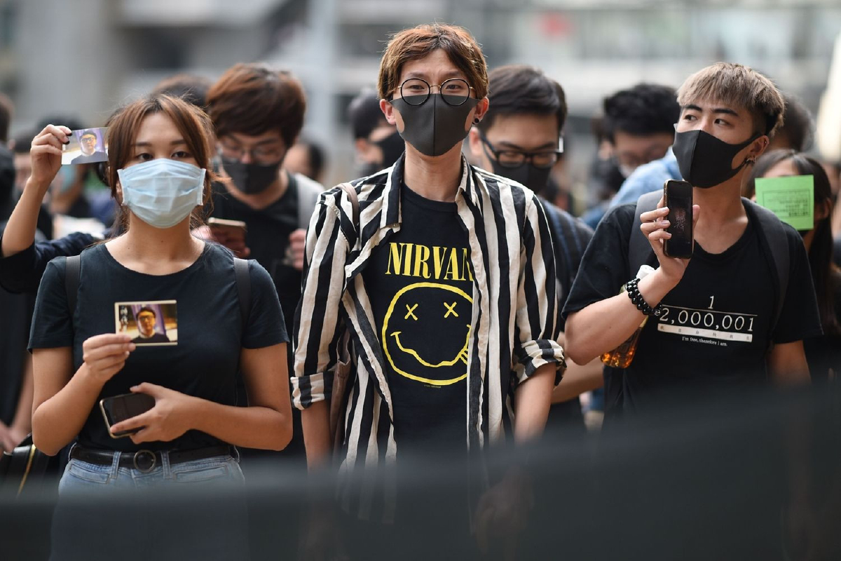 จีนปรามอย่าให้ท้ายอันธพาล Apple เปิดแอพบอกจุดตำรวจฮ่องกง จีนปรามอย่าให้ท้ายอันธพาล Apple เปิดแอพบอกจุดตำรวจฮ่องกง