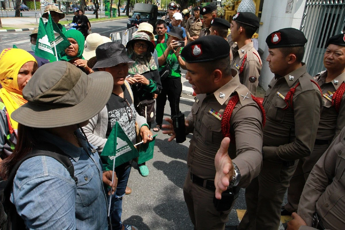 รัฐบาลส่งชุดใหญ่รุดเคลียร์ม็อบสมัชชาคนจนหน้าทำเนียบ