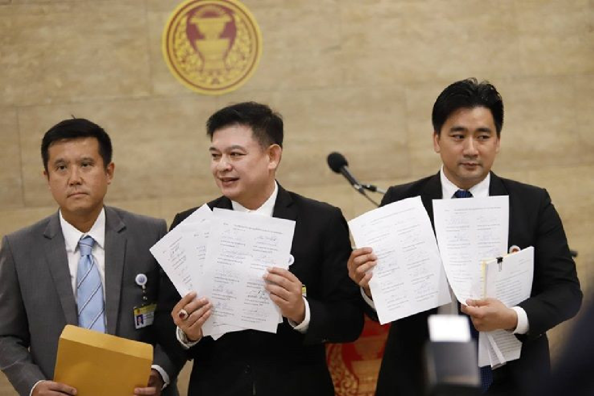 พปชร.ยื่น"ชวน"ส่งศาลรธน.พิจารณาสมาชิกภาพ 6 แกนนำฝ่ายค้าน พปชร.ยื่น"ชวน"ส่งศาลรธน.พิจารณาสมาชิกภาพ 6 แกนนำฝ่ายค้าน