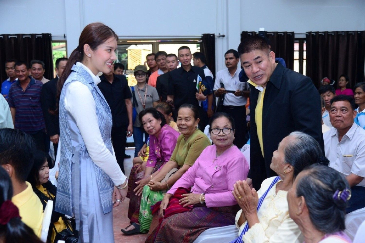 ชาวแม่ฮ่องสอนแห่ร้อง "ธรรมนัส" แก้ปัญหาที่ทำกิน-ที่อยู่อาศัย ชาวแม่ฮ่องสอนแห่ร้อง "ธรรมนัส" แก้ปัญหาที่ทำกิน-ที่อยู่อาศัย