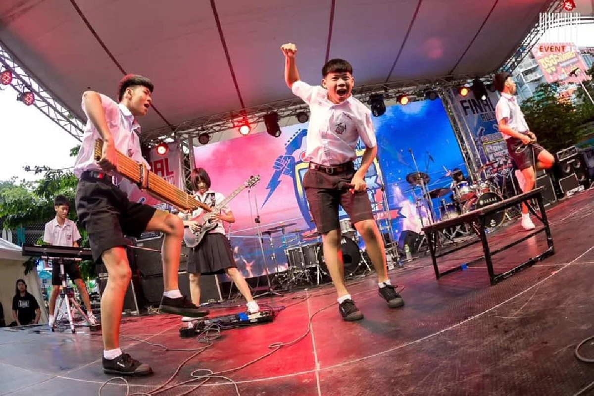 “ถ้าใจรัก เป็นหญิงก็ร็อกได้” เปิดใจ “น้องฟ้า” มือกีตาร์สาวขาร็อกแห่งวงตะโพนไทย