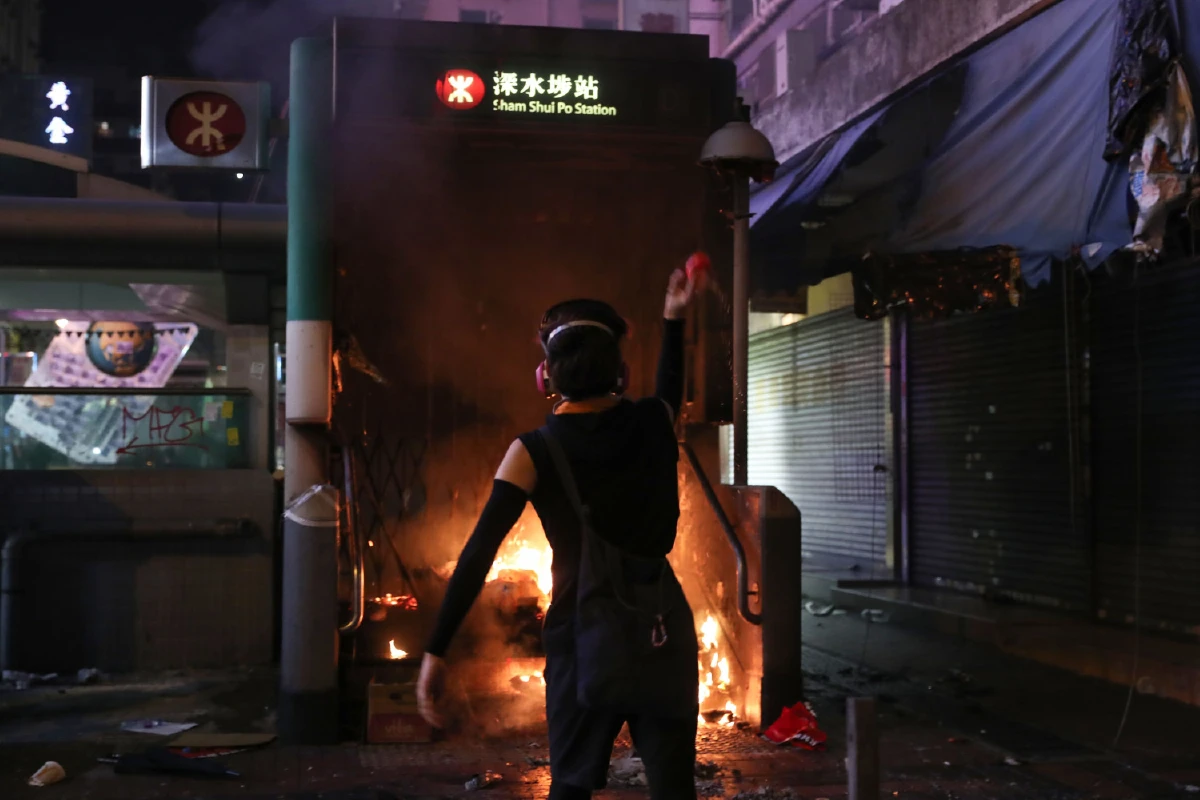 ทำไมผู้ประท้วงฮ่องกงพังร้านสตาร์บัคส์ทั้งๆ ที่ไม่น่าจะเกี่ยวข้อง