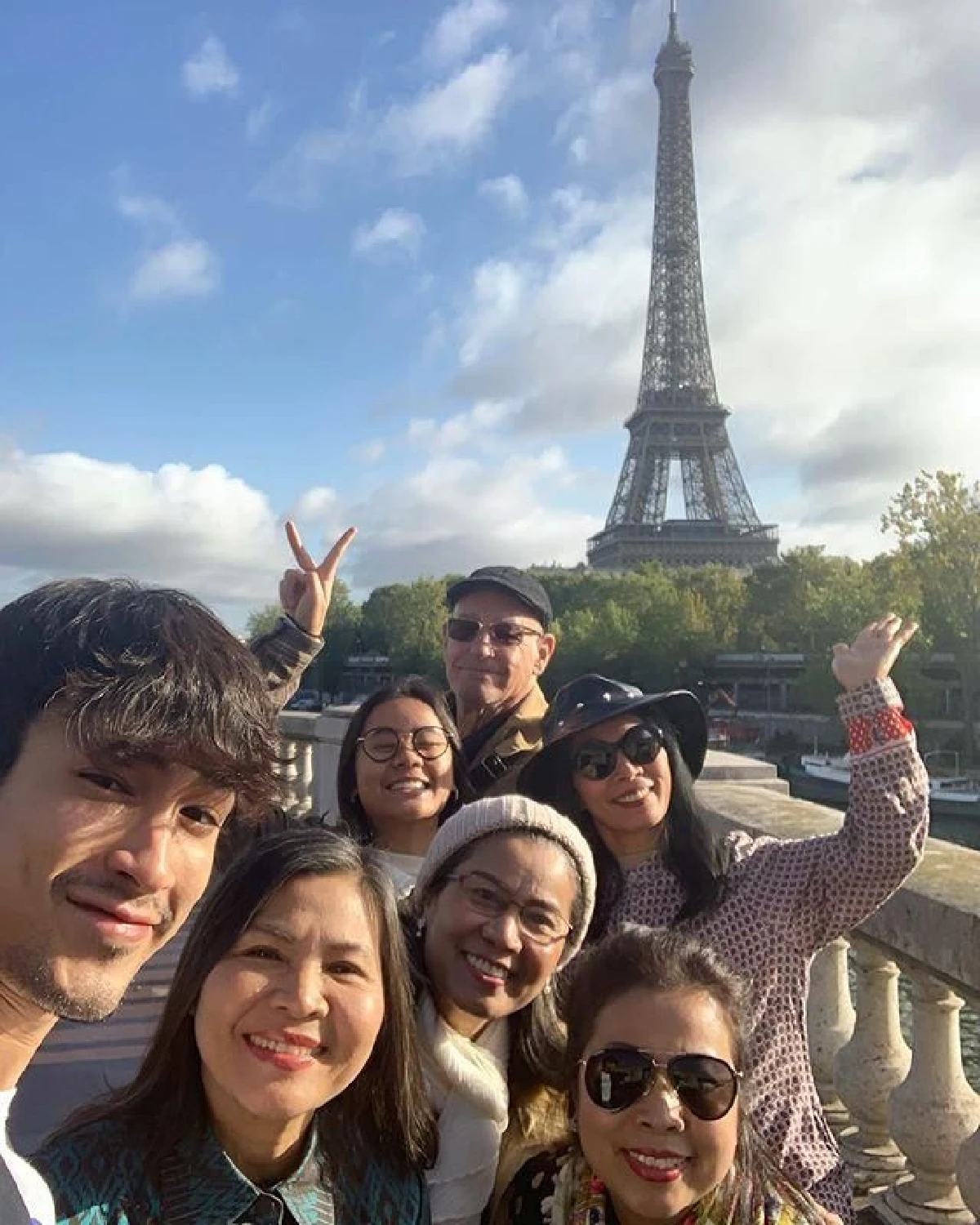 หวานข้ามประเทศ! ณเดชน์ สวมชุดญาญ่ากางเกงรูปหัวใจ เที่ยวฝรั่งเศสกับครอบครัว