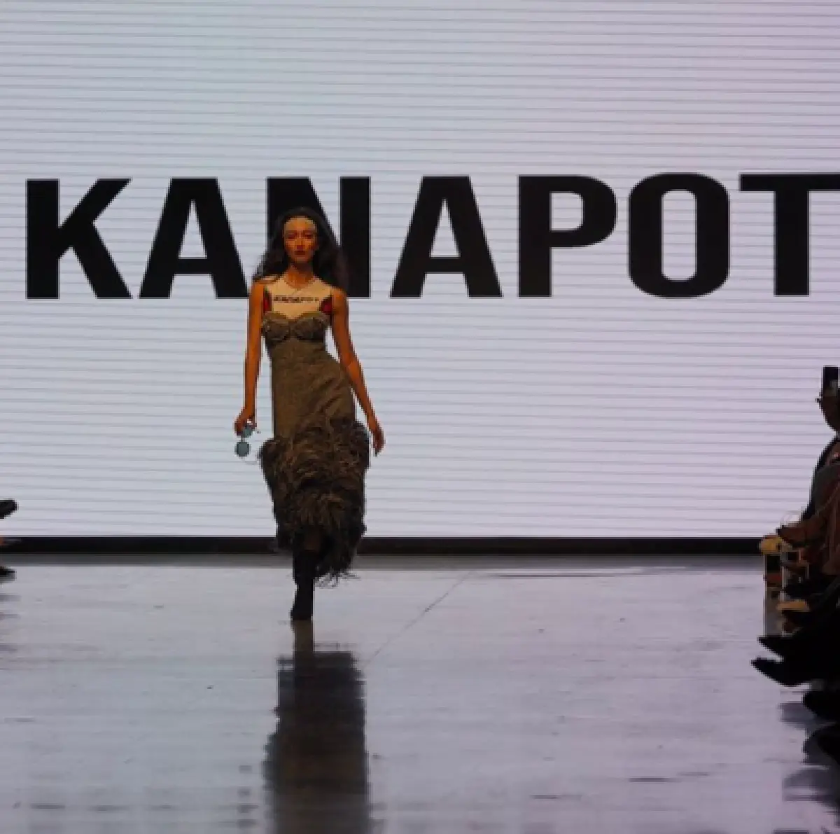 แพนเค้ก เขมนิจ กับลุคเสือสาวสุดแซ่บอวดความปังบนรันเวย์ LA Fashion Week