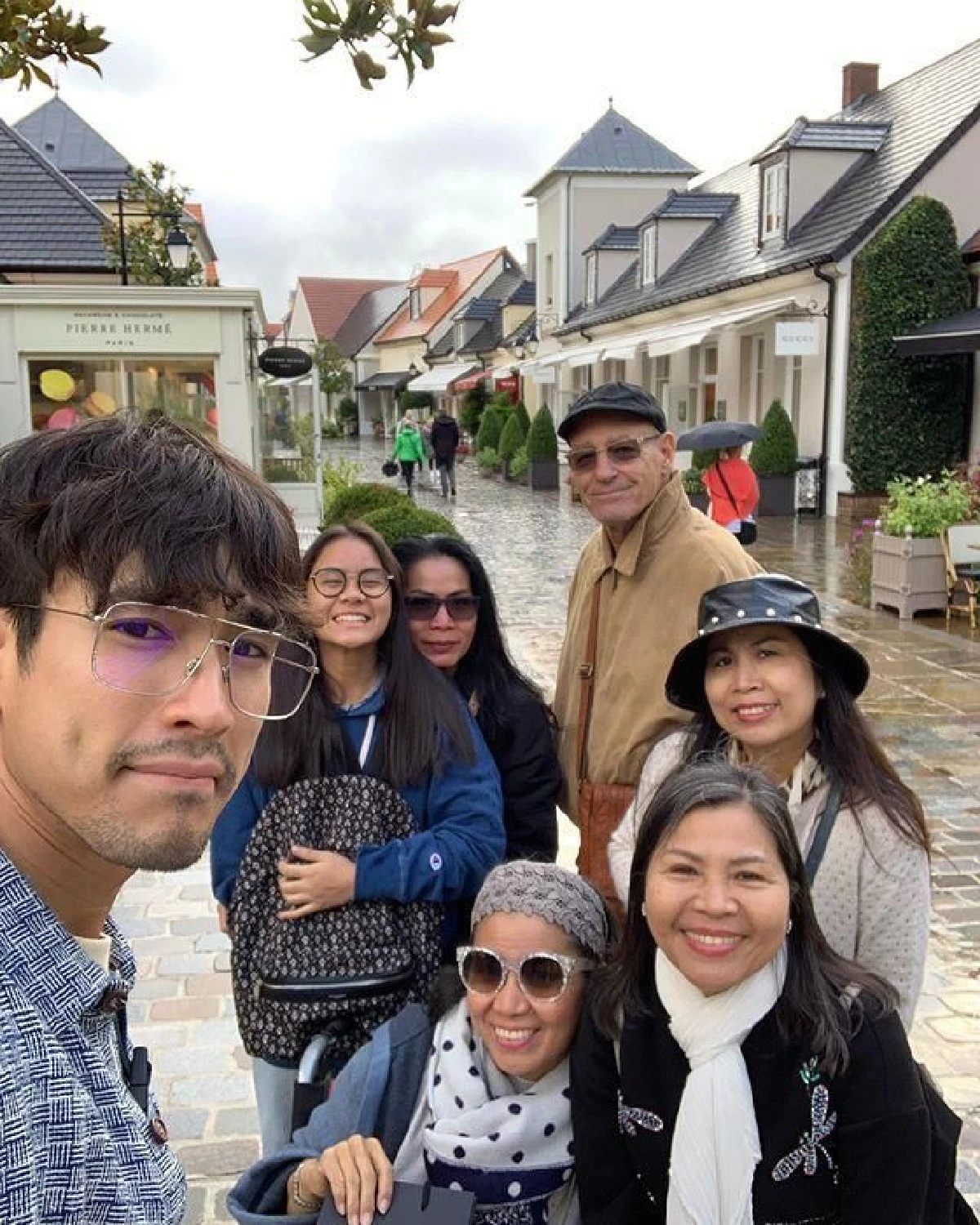 หวานข้ามประเทศ! ณเดชน์ สวมชุดญาญ่ากางเกงรูปหัวใจ เที่ยวฝรั่งเศสกับครอบครัว