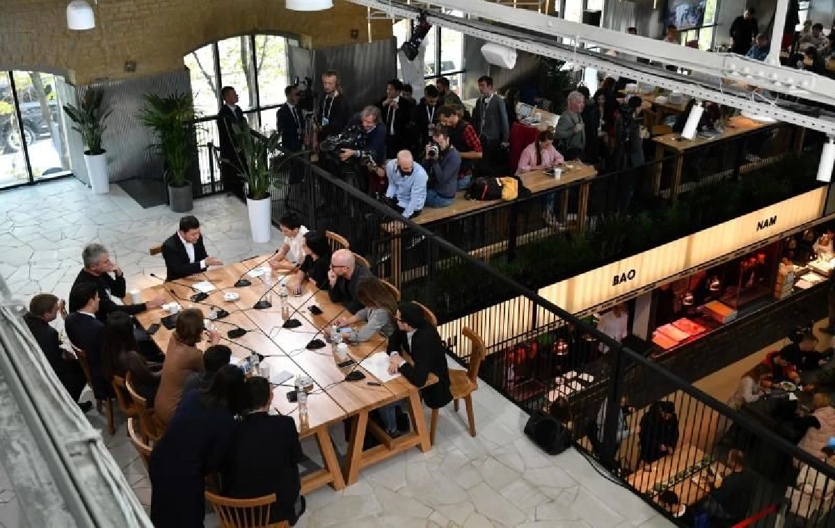 ผู้นำยูเครนแถลงข่าวมาราธอน ทุบสถิติ 12 ชม.