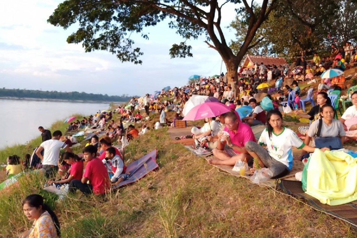 บั้งไฟพญานาคโผล่เหนือแม่น้ำโขงลูกแรกที่บ้านน้ำเป อ.รัตนวาปี บั้งไฟพญานาคโผล่เหนือแม่น้ำโขงลูกแรกที่บ้านน้ำเป อ.รัตนวาปี