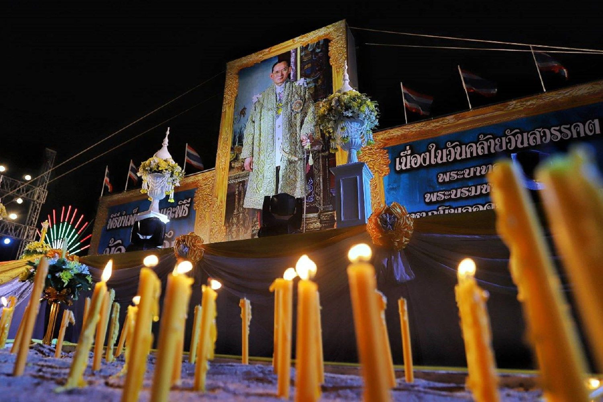 ปทุมธานีจุดเทียนน้อมรำลึกในพระมหากรุณาธิคุณ"ในหลวง ร.9" ปทุมธานีจุดเทียนน้อมรำลึกในพระมหากรุณาธิคุณ"ในหลวง ร.9"