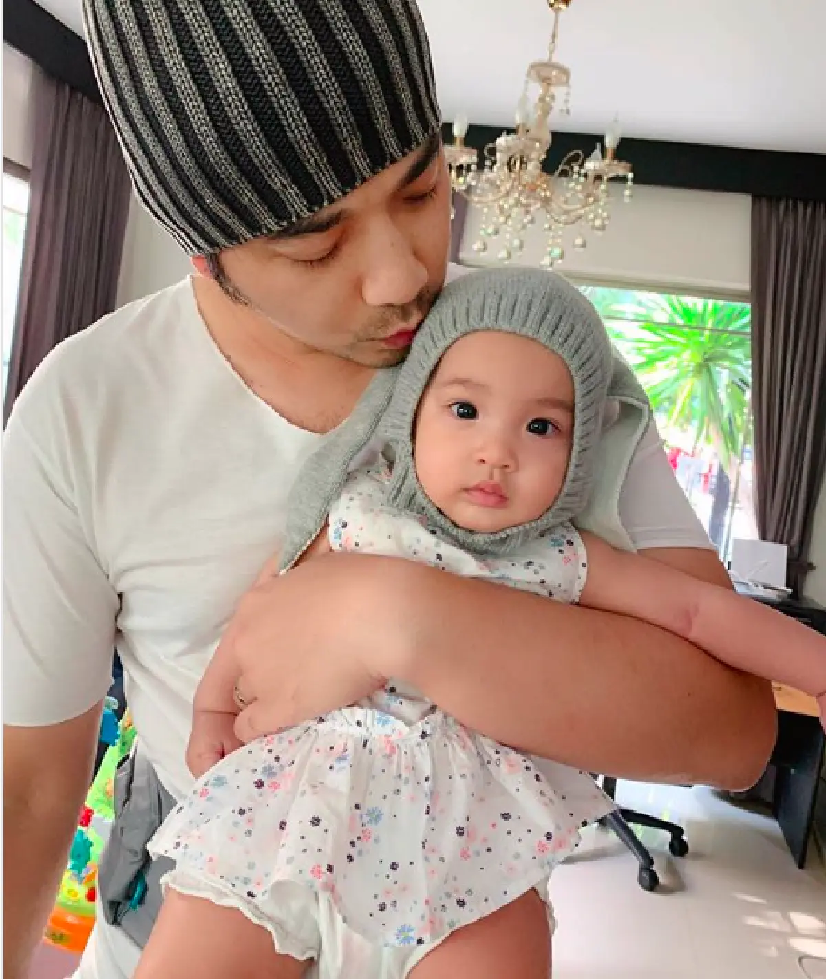 “น้องเมดา” ลูกสาว “เจมส์-ครูก้อย” อายุแค่ 6 เดือนกว่า แต่แววความสวยออร่ามาเต็ม