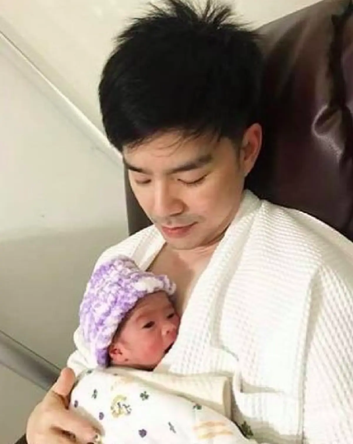 “บีม กวี” แฮปปี้ที่สุด! ภรรยาคนเก่ง "ออย" คลอดลูกชายฝาแฝดตัวน้อยมาแล้ว