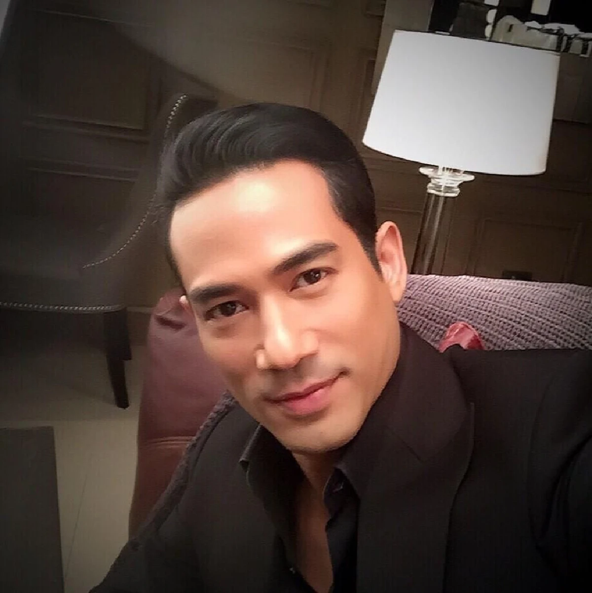 "ตุ้ย ธีรภัทร์” พึ่งทางธรรมหาความสงบ นั่งสมาธิกลางป่าช้าฝึกจิตกับ "อาจารย์ใหญ่”