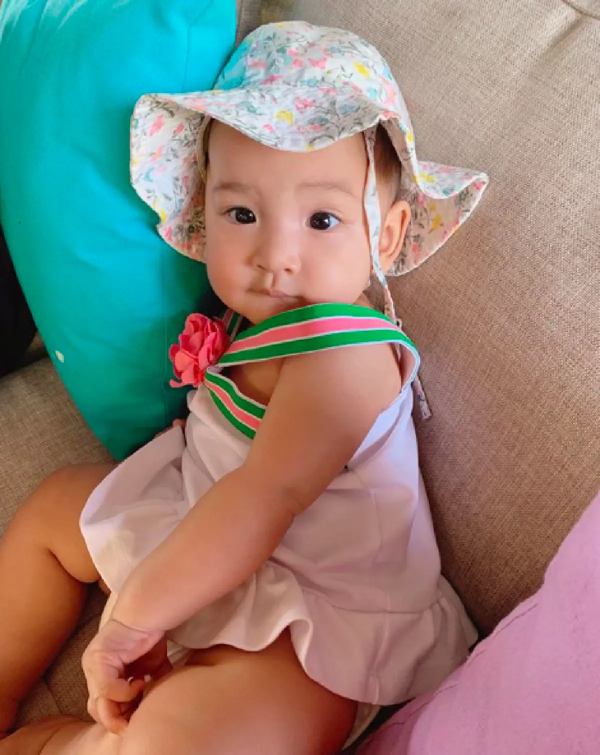 “น้องเมดา” ลูกสาว “เจมส์-ครูก้อย” อายุแค่ 6 เดือนกว่า แต่แววความสวยออร่ามาเต็ม
