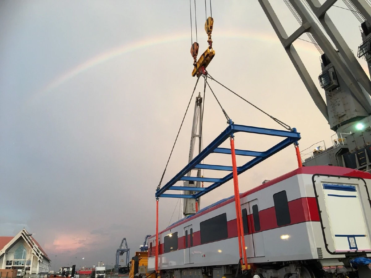 ถึงเมืองไทยแล้ว! รถไฟฟ้า 2 ขบวนแรกสายสีแดงเปิดบริการม.ค.ปีหน้า