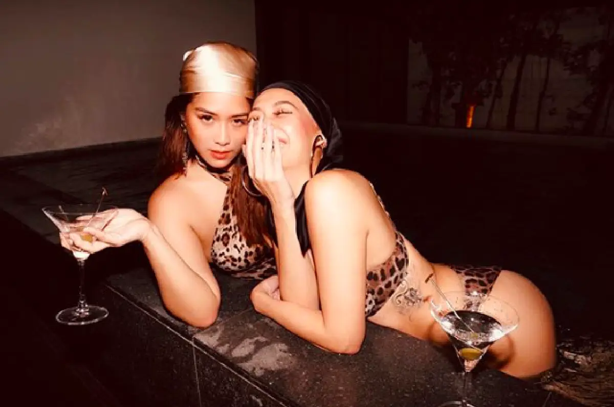 แซ่บร้อนแรง  x 2 "แพร วทานิกา" ควงน้องสาว "เพ็บ นัยน์ชนก" อวดความฮอตในชุดบิกินี่ลายเสือ