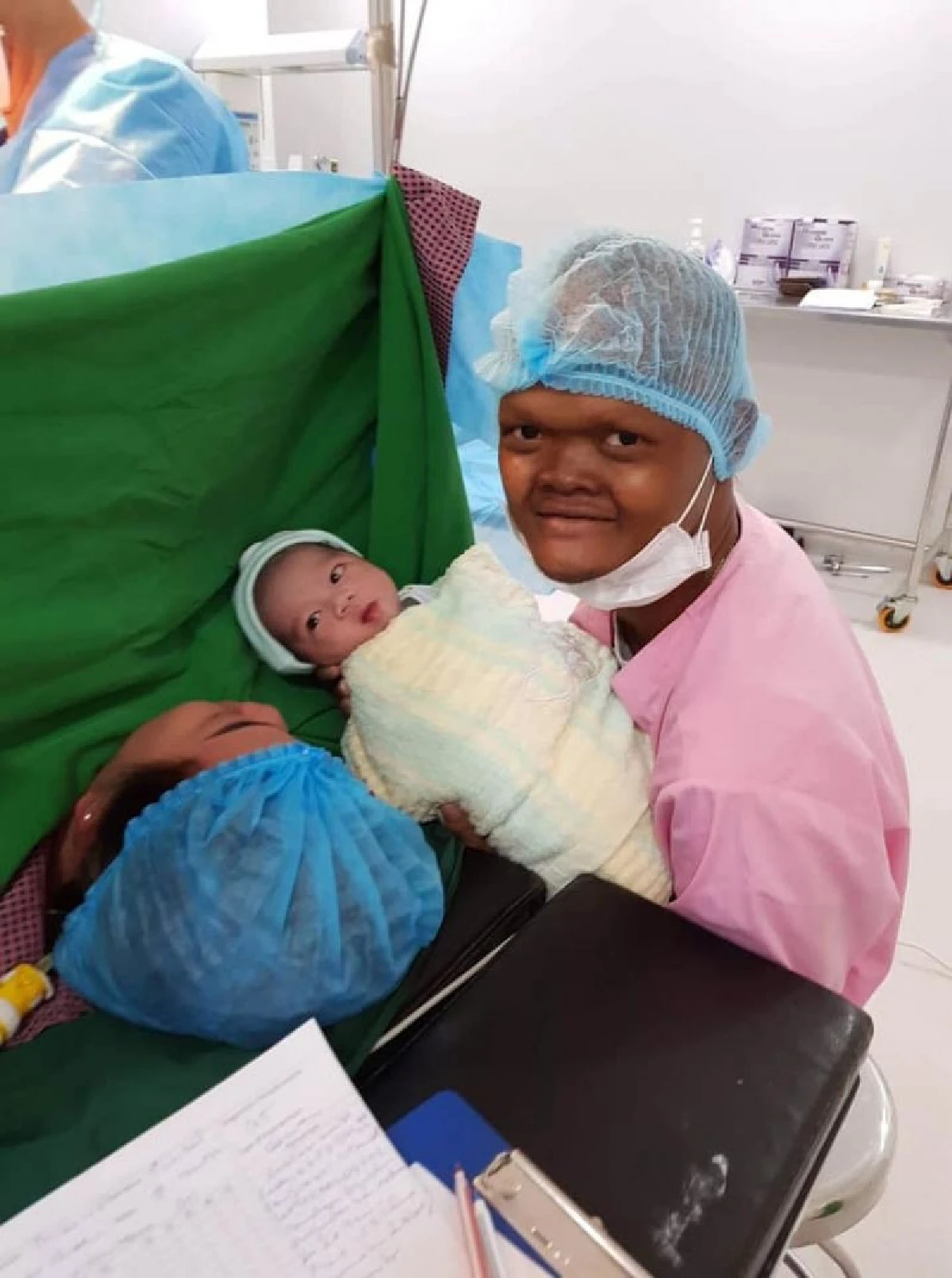 "ไอ้จ่อย” ตลกชื่อดังของกัมพูชา เฮลั่น! ภรรยา “น้องขวัญ” คลอดลูกเป็นที่เรียบร้อยแล้ว