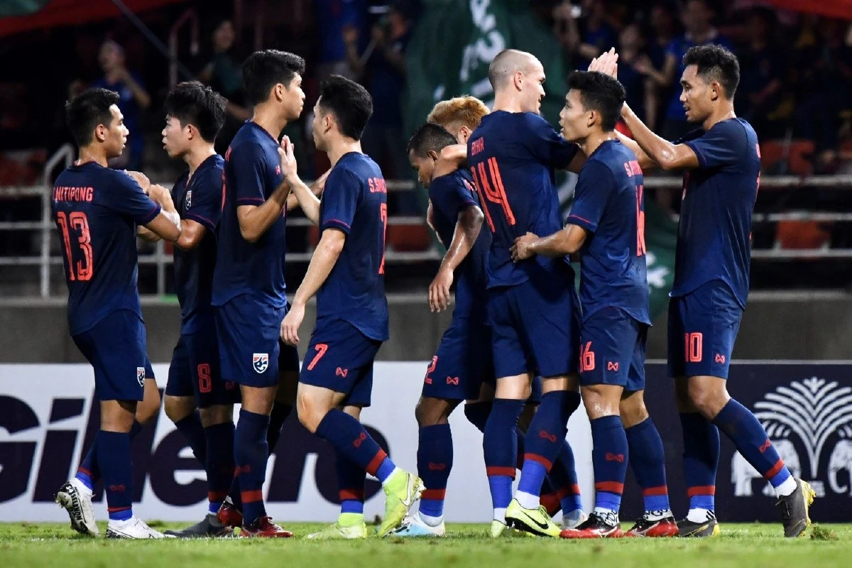 "มุ้ย-บุ๊ก"ซัดคนละเม็ด!พาช้างศึกเฉือน "ยูเออี" 2-1