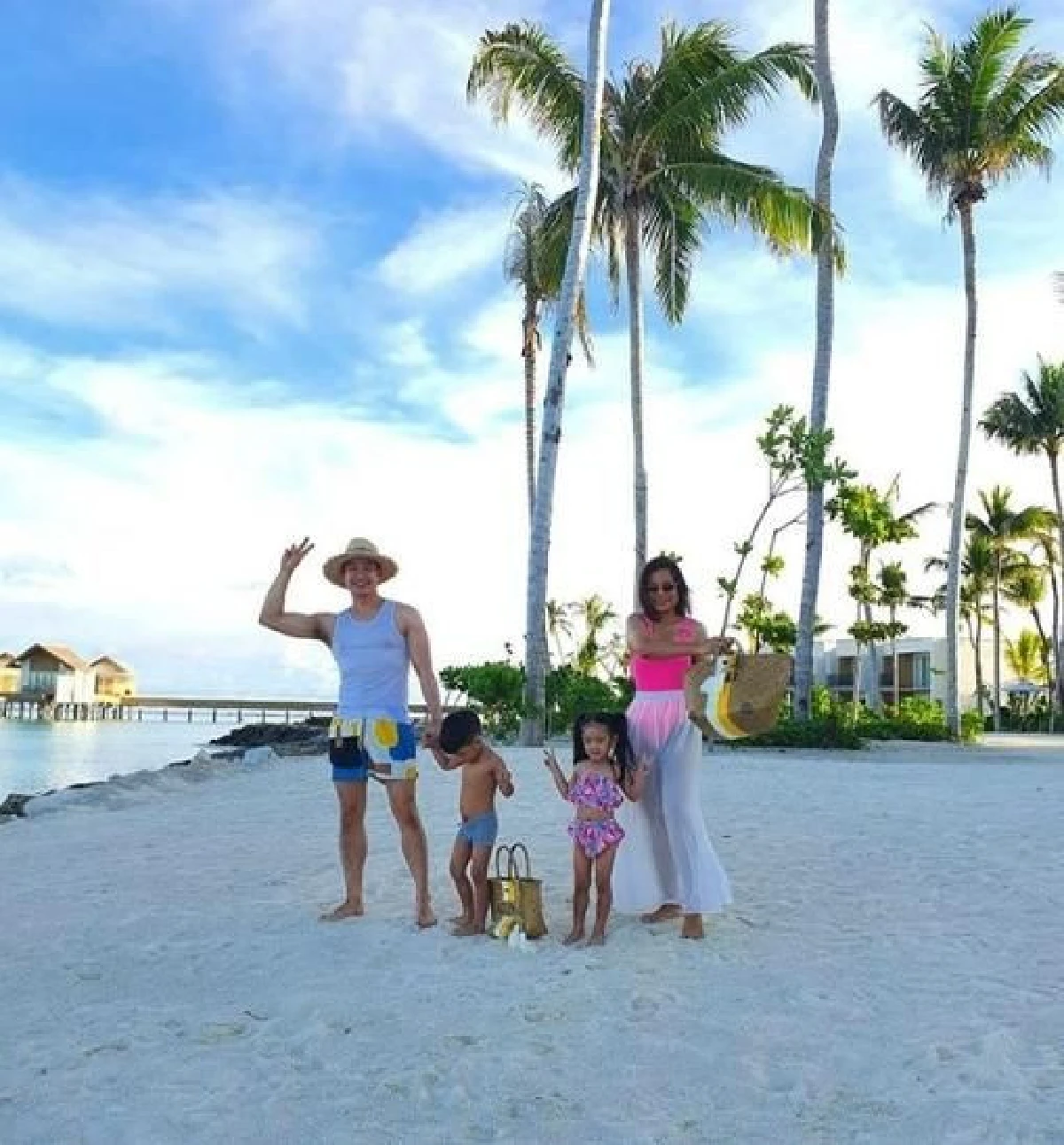 แซ่บซี้ดมากแม่! โอปอล์ ปาณิสรา นุ่งชุดว่ายน้ำเซ็กซี่อวดหุ่นปังที่มัลดีฟส์