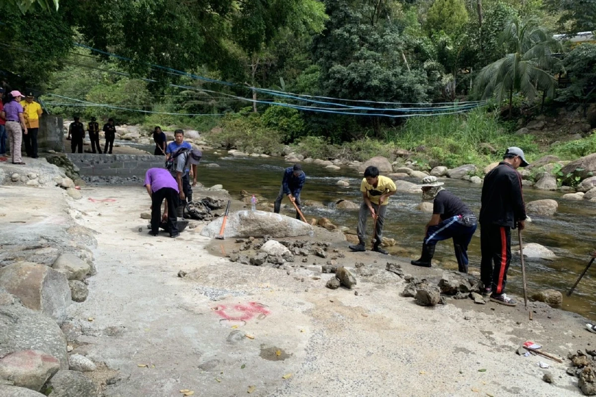 ผู้ประกอบการทุบเทคอนกรีตล้ำคลองบ้านคีรีวง-เจ้าท่าแจ้งความเอาผิด