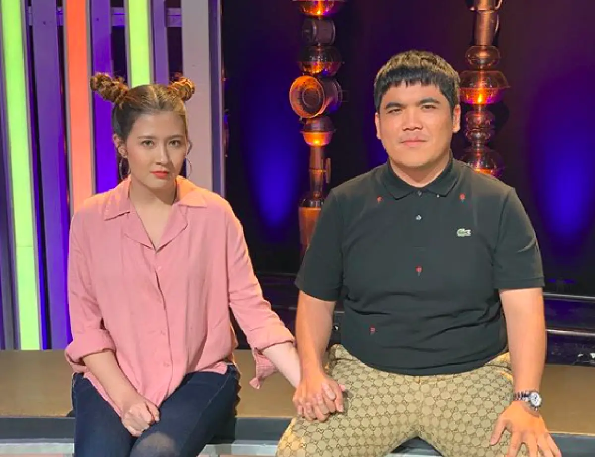 เอ็นดู! "แจ็ค แฟนฉัน" อาศัยความสนิทตีเนียนจับมือ “โฟกัส” แต่รูปต่อไปมีหน้าเจื่อน