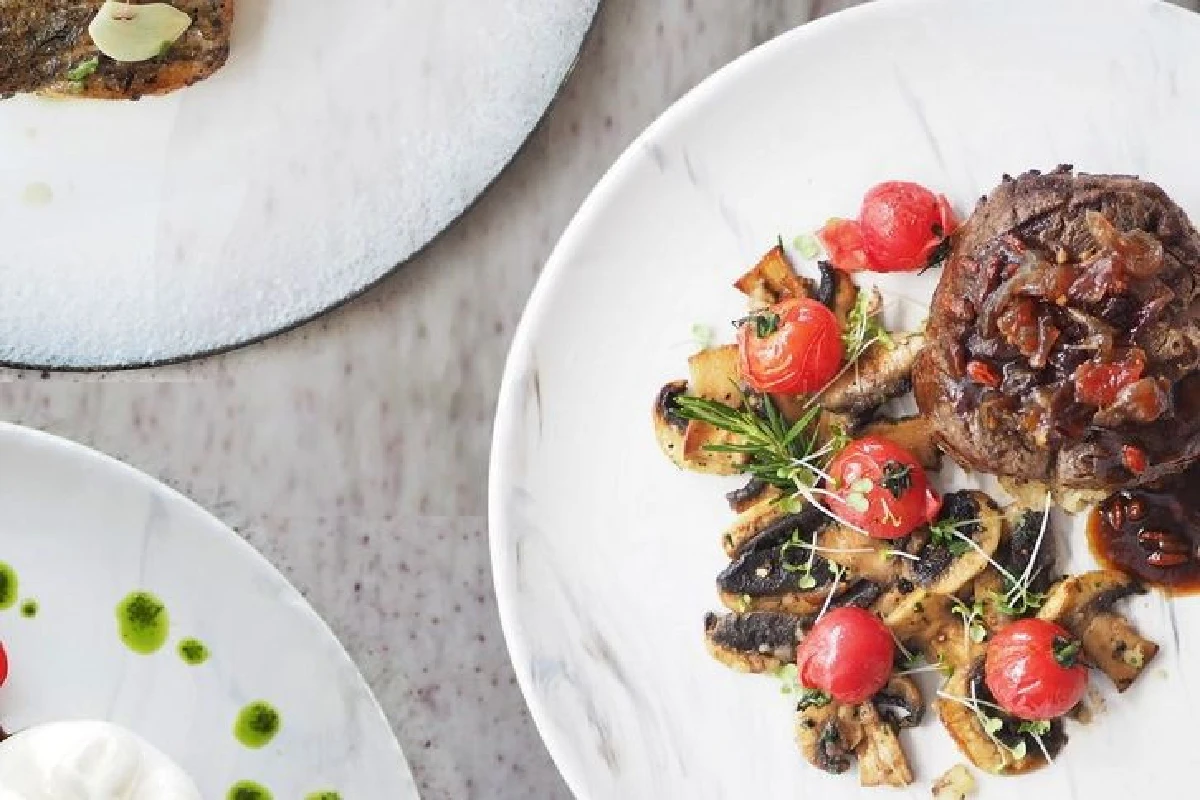 50 เสน่ห์แห่งรสชาติแปลกใหม่เคล้ากลิ่นอายตะวันตก ผสานรสชาติตะวันออก สองความต่างที่ลงตัว