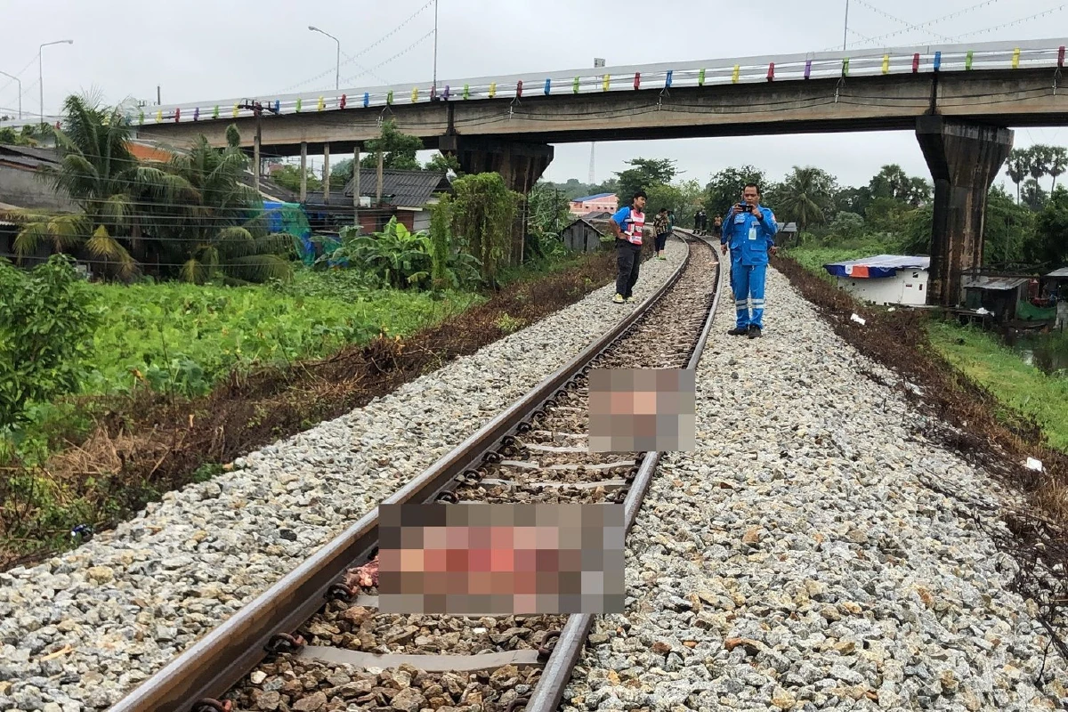 สาวดื่มเบียร์เมานอนพาดบนรางรถไฟล้อเหล็กขยี้ร่างแหลกศรีษะหลุด
