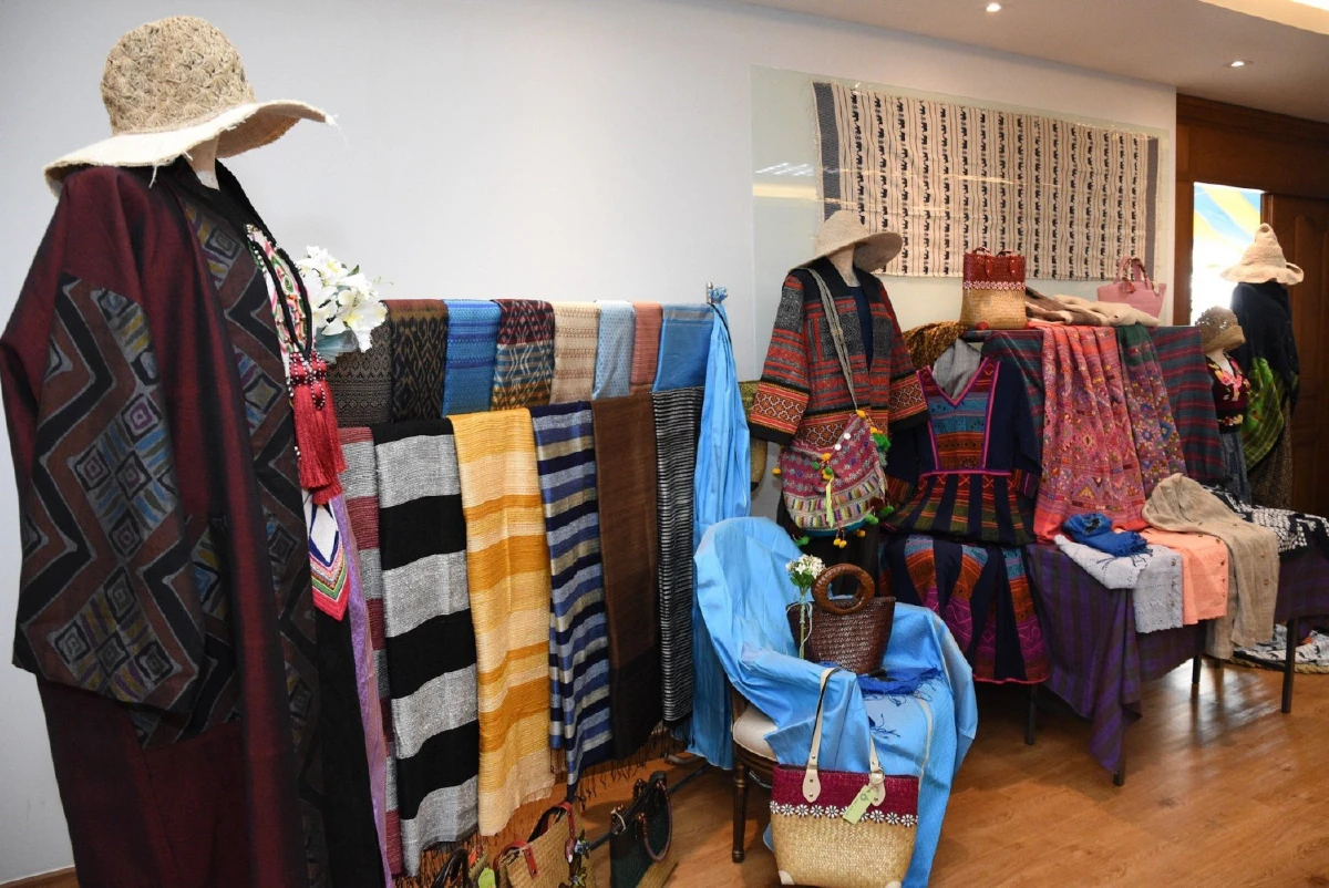 พร้อมใจจัดโครงการ"สืบสาน อนุรักษ์ศิลป์ผ้าถิ่นไทย ดำรงไว้ในแผ่นดิน"