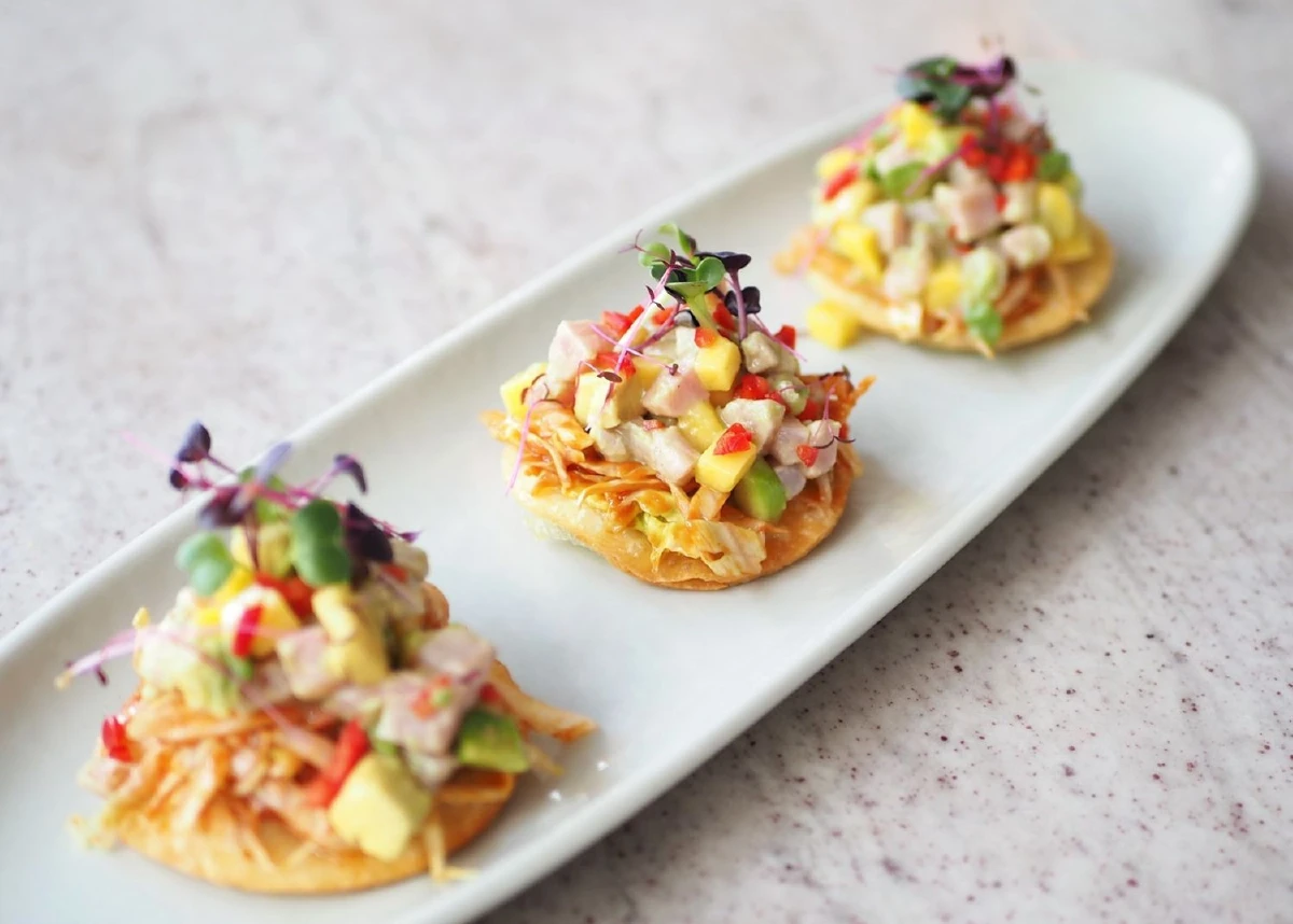 50 เสน่ห์แห่งรสชาติแปลกใหม่เคล้ากลิ่นอายตะวันตก ผสานรสชาติตะวันออก สองความต่างที่ลงตัว