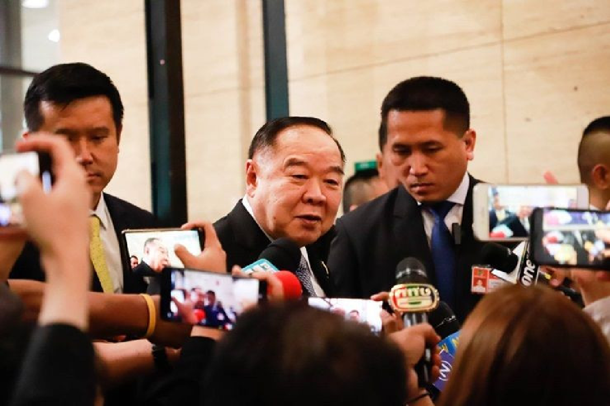"บิ๊กป้อม"ปัดมีวิ่งเต้นล้มคดี “บิลลี่” ยันไม่รู้จัก “นายพล” อ้างเป็น สนช. เรียกเงิน 44 ล้าน "บิ๊กป้อม"ปัดมีวิ่งเต้นล้มคดี “บิลลี่” ยันไม่รู้จัก “นายพล” อ้างเป็น สนช. เรียกเงิน 44 ล้าน